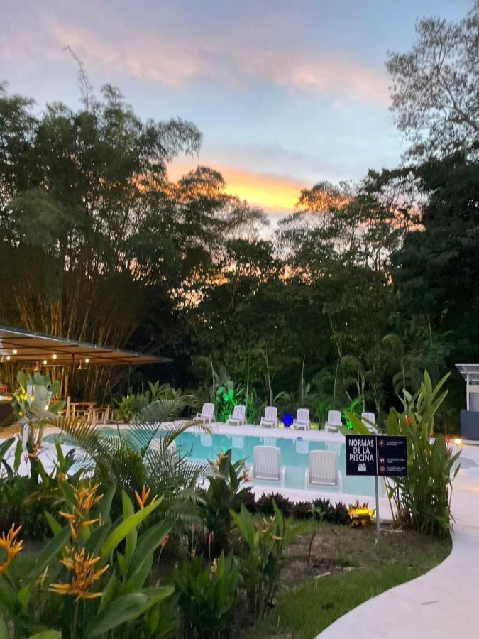 Grand Park Manuel Antonio Hotel เกโปส ภายนอก รูปภาพ