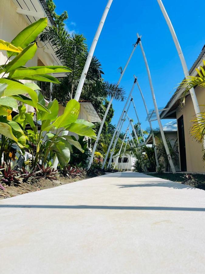 Grand Park Manuel Antonio Hotel เกโปส ภายนอก รูปภาพ