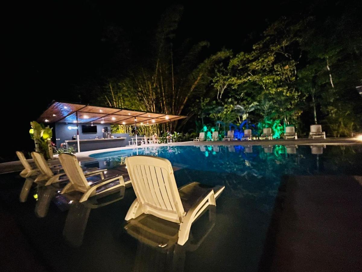 Grand Park Manuel Antonio Hotel เกโปส ภายนอก รูปภาพ