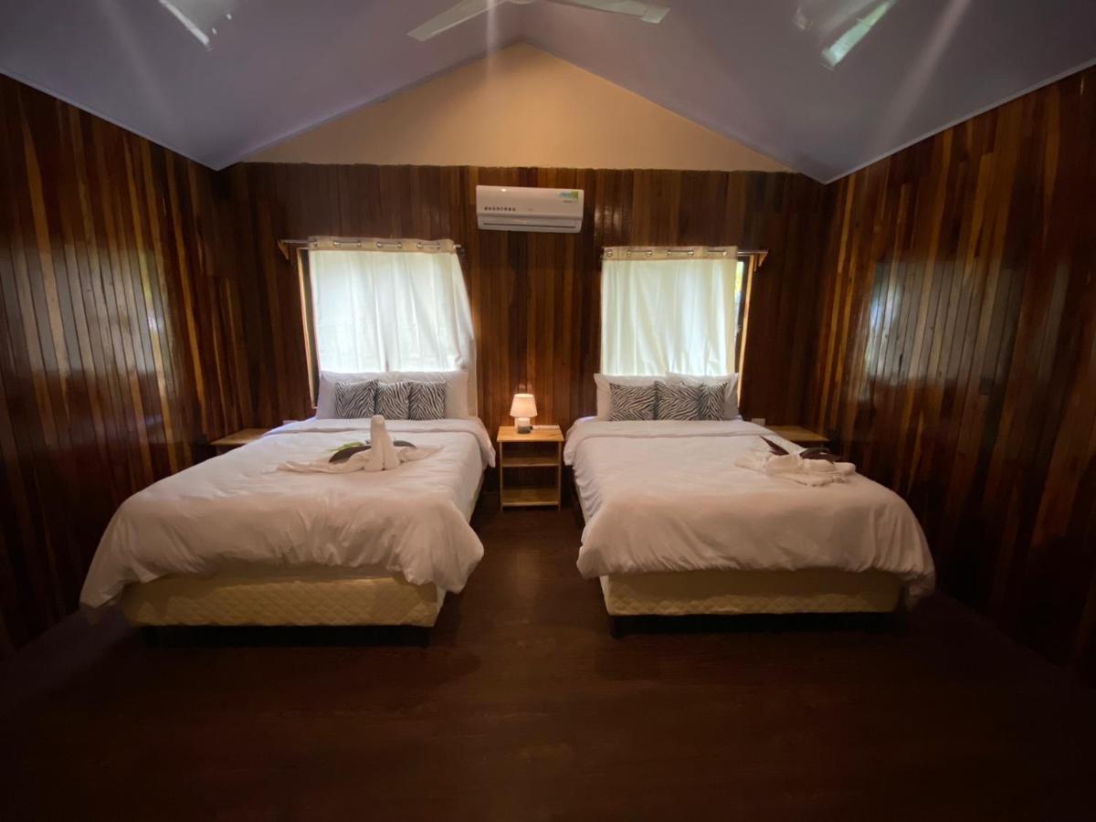 Grand Park Manuel Antonio Hotel เกโปส ภายนอก รูปภาพ